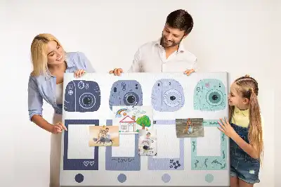 Korková nástenka s rámikmi na fotografie typu Polaroid