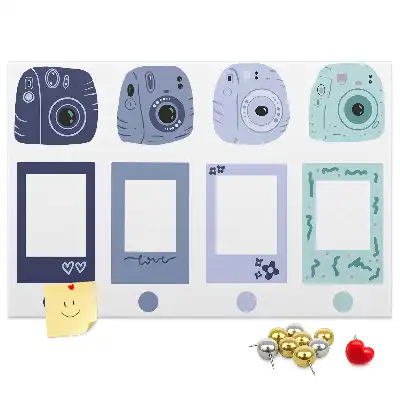 Korková nástenka s rámikmi na fotografie typu Polaroid