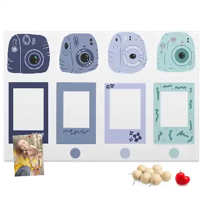 Korková nástenka s rámikmi na fotografie typu Polaroid