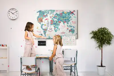 Korková nástenka s obrázkovou mapou sveta