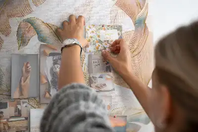 Korková nástenka s motívom prírodných listov