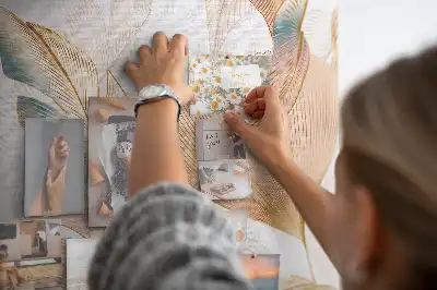 Korková nástenka s motívom prírodných listov