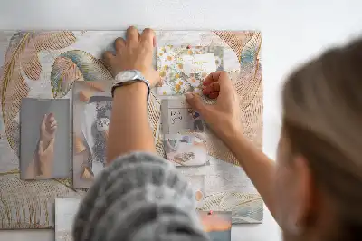 Korková nástenka s motívom prírodných listov