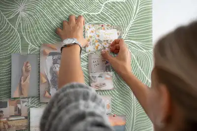 Korková nástenka s motívom prírodných listov