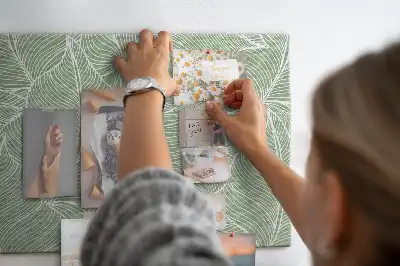 Korková nástenka s motívom prírodných listov
