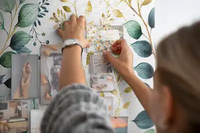 Nástenka do detskej izby so vzorom rastlinných listov