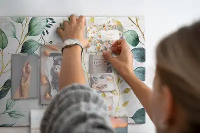 Nástenka do detskej izby so vzorom rastlinných listov