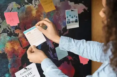 Nástenka do detskej izby s motívom abstraktnej mapy