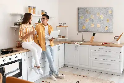 Nástenka do detskej izby s motívom betónového múru