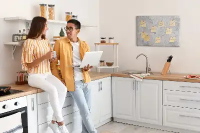 Nástenka do detskej izby s motívom betónového múru