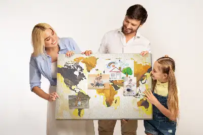 Korková nástenka s abstraktnou mapou sveta