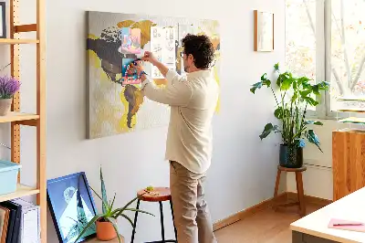 Korková nástenka s abstraktnou mapou sveta