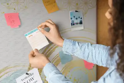 Nástenka do detskej izby s dekoratívnym grafickým motívom