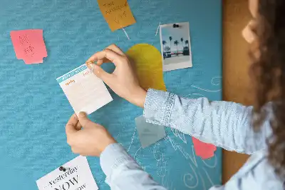 Nástenka do detskej izby s kresbou žiarovky