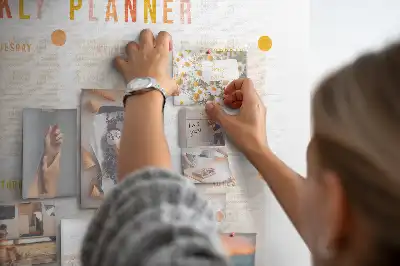 Korková nástenka so sedemdňovým harmonogramom