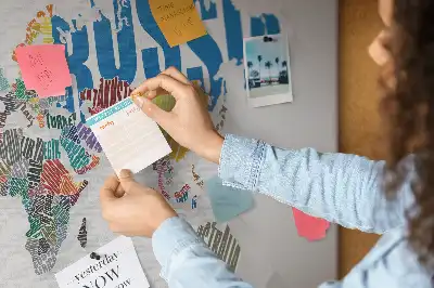 Korková nástenka Geografia z písmen a slov