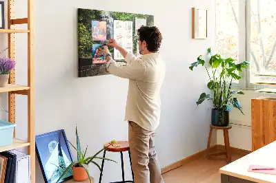 Korková nástenka s motívom vodopádu v lese