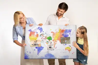 Korková nástenka s motívom maľovanej mapy sveta