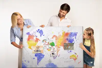 Korková nástenka s motívom maľovanej mapy sveta