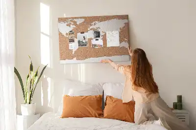 Korková nástenka s prírodným kartografickým motívom