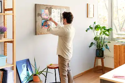 Korková nástenka s motívom maľovanej mapy sveta
