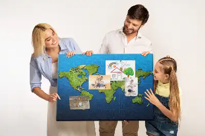 Korková nástenka s motívom kontúr štátov sveta