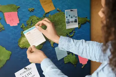 Korková nástenka s motívom kontúr štátov sveta