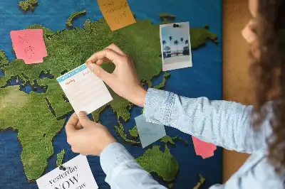 Korková nástenka s motívom kontúr štátov sveta
