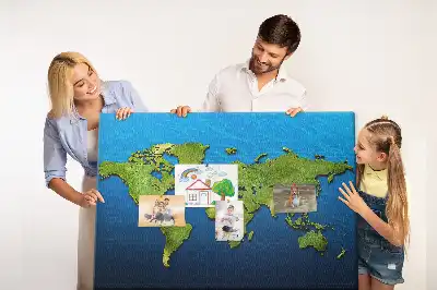 Korková nástenka s motívom kontúr štátov sveta