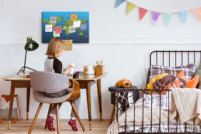 Korková nástenka s motívom kontúr štátov sveta