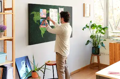 Korková nástenka s motívom trávnatej mapy sveta