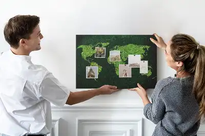 Korková nástenka s motívom trávnatej mapy sveta
