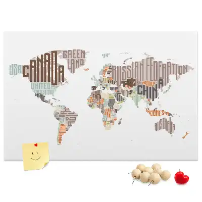 Korková nástenka s mapou a farebnými písmenami