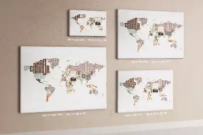 Korková nástenka s mapou a farebnými písmenami