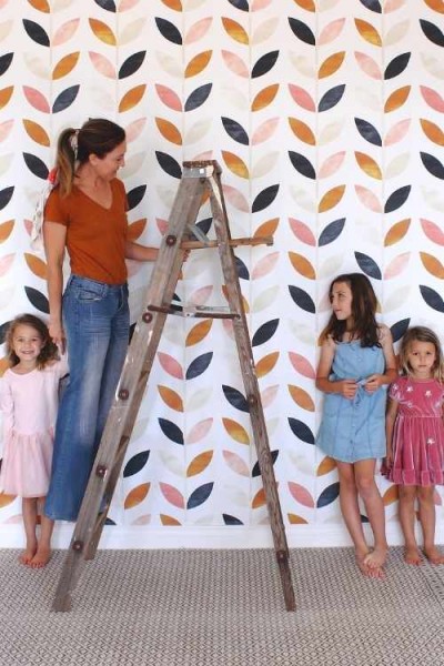 Tapeta na jednu stenu - ako pridať vzor a farbu do priestoru