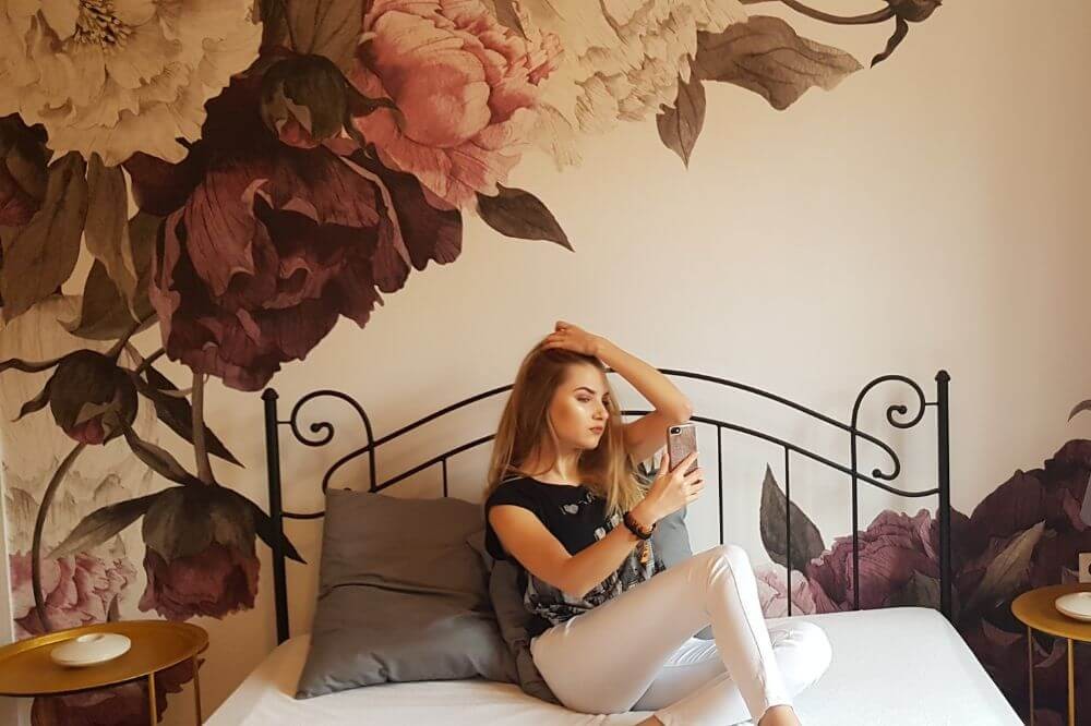 Ako vyzdobiť izbu pre mládež pre dievča