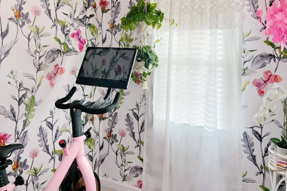 Ako vyzdobiť izbu pre mládež pre dievča